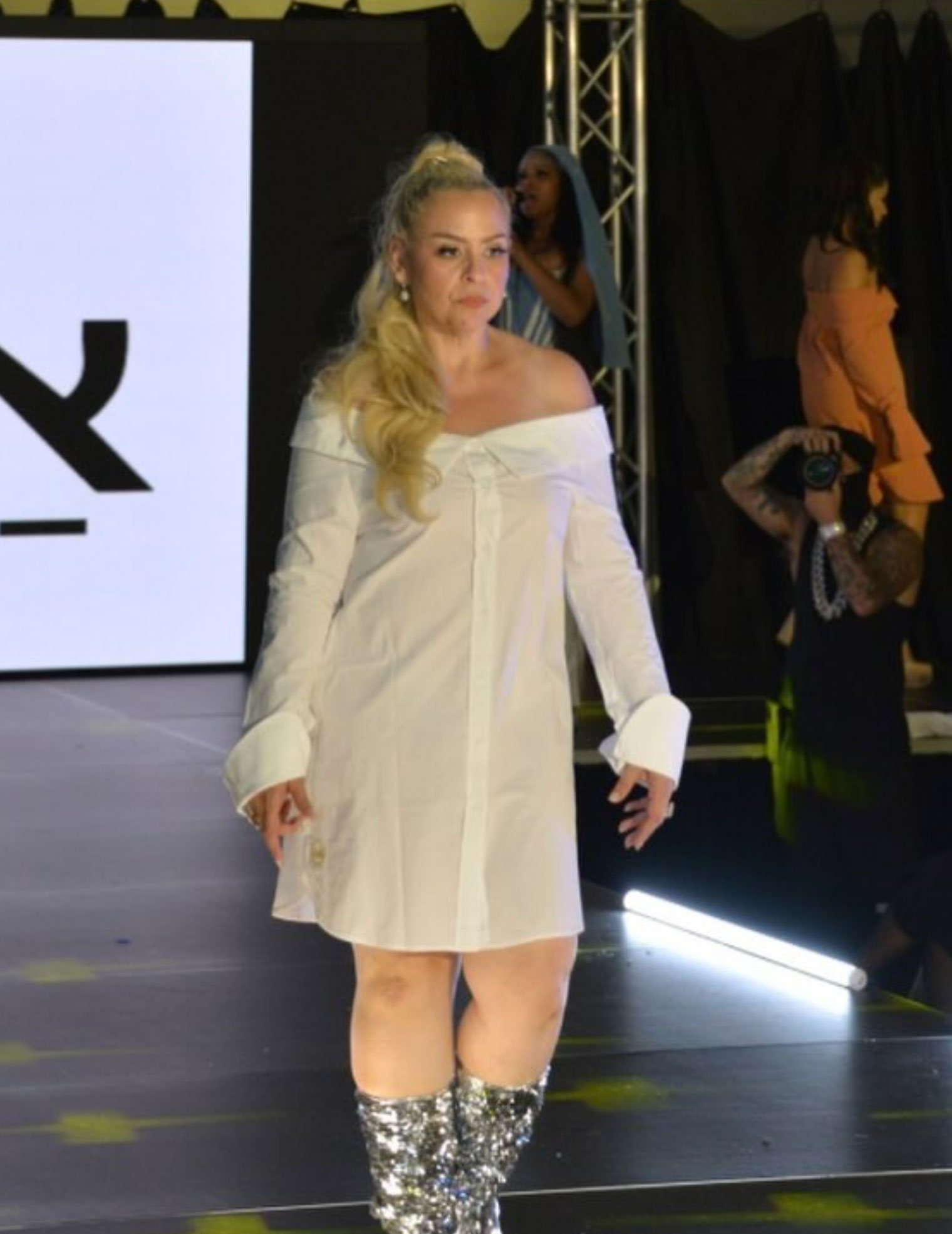 Sara Bouret modeling